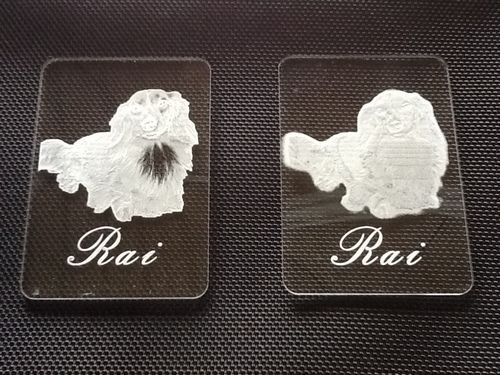 アクリル板に彫刻